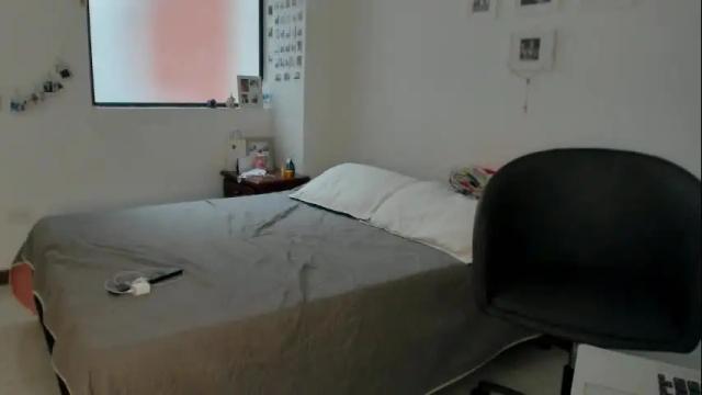Image 2 of carolina_zaens Stream on Chaturbate on 1 day ago