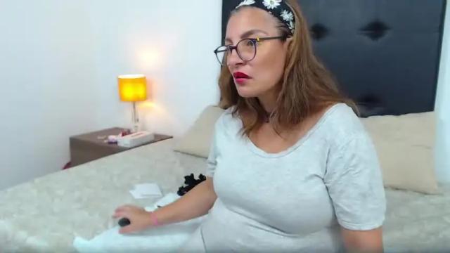 Image 8 of carolinacrus1 Stream on Chaturbate on 21 months ago