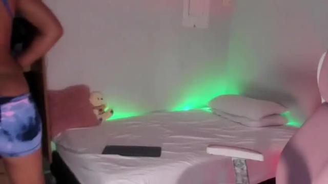 Image 4 of carolinarossees Stream on Chaturbate on 12 months ago