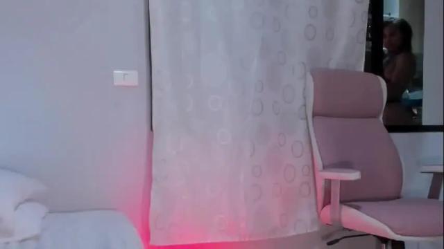 Image 2 of carolinarossees Stream on Chaturbate on 15 months ago