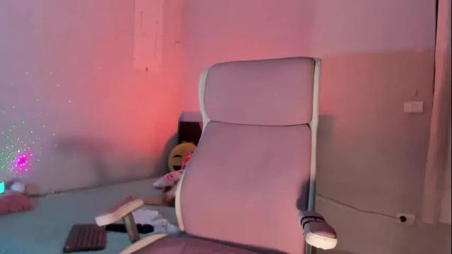 Image 11 of carolinarossees Stream on Chaturbate on 2 months ago