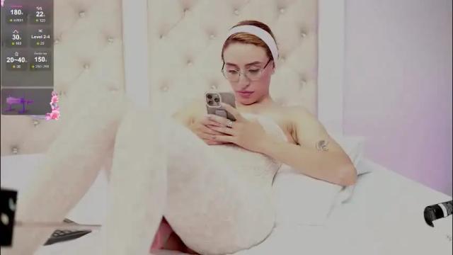 Image 4 of caroline_adams_ Stream on Chaturbate on 21 days ago