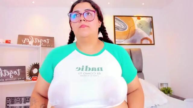 Image 12 of caroline_blanc1 Stream on Chaturbate on 18 months ago