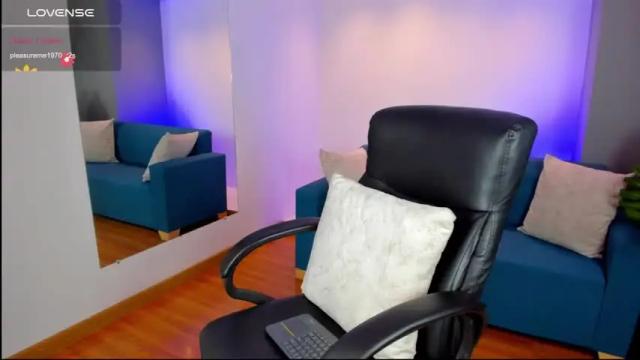 Image 10 of caroline_blanc1 Stream on Chaturbate on 17 months ago