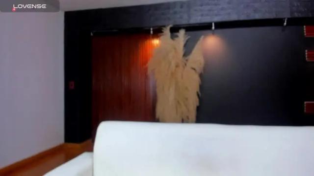 Image 11 of caroline_blanc1 Stream on Chaturbate on 16 months ago