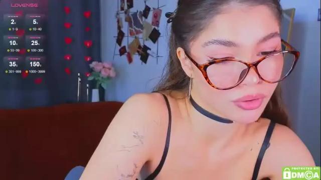 Image 2 of caroline_brown0 Stream on Chaturbate on 3 days ago