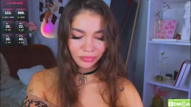 Image 4 of caroline_brown0 Stream on Chaturbate on 2 months ago