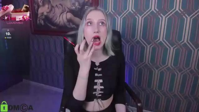 Image 2 of caroline_butt Stream on Chaturbate on 16 months ago