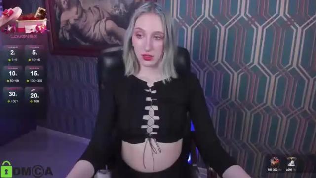 Image 4 of caroline_butt Stream on Chaturbate on 16 months ago