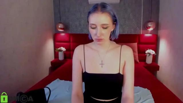 Image 3 of caroline_butt Stream on Chaturbate on 14 months ago