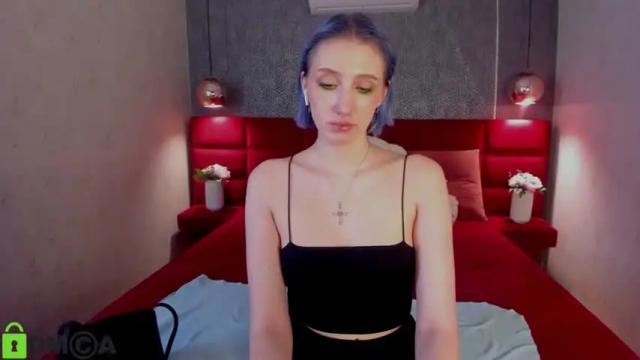 Image 4 of caroline_butt Stream on Chaturbate on 14 months ago