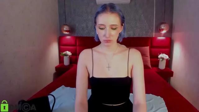 Image 7 of caroline_butt Stream on Chaturbate on 14 months ago