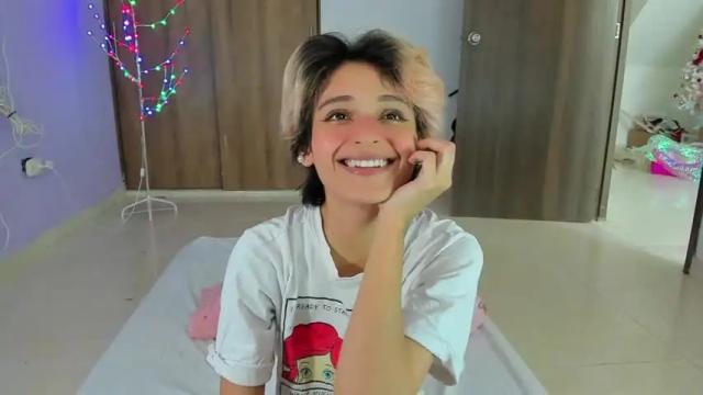 Image 4 of caroline_devil Stream on Chaturbate on 21 months ago