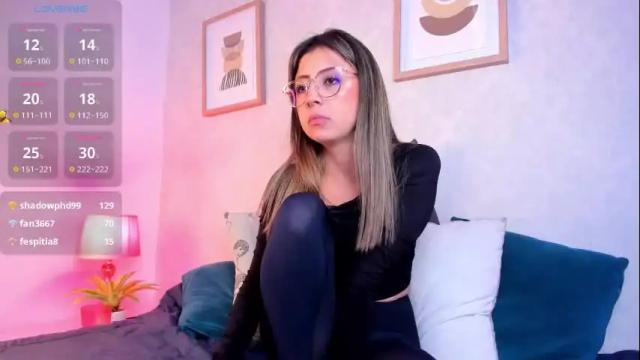 Image 7 of caroline_dh Stream on Chaturbate on 1 month ago