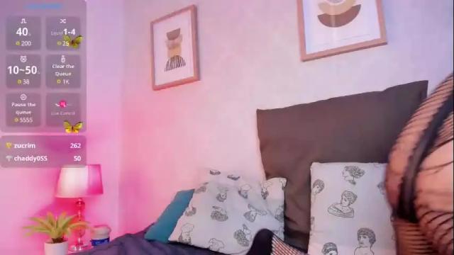 Image 3 of caroline_dh Stream on Chaturbate on 1 month ago