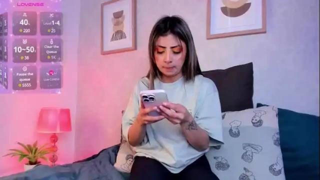 Image 10 of caroline_dh Stream on Chaturbate on 23 days ago