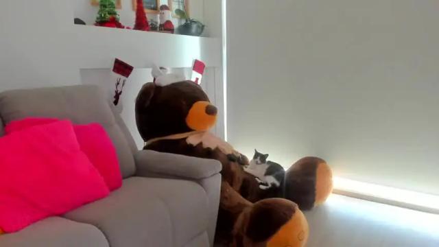 Image 12 of caroline_diazz Stream on Chaturbate on 16 months ago