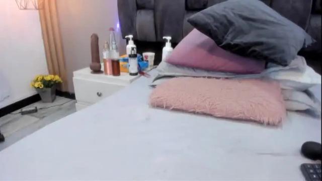Image 12 of caroline_flores Stream on Chaturbate on 1 month ago