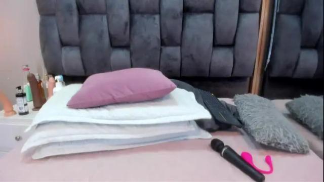 Image 7 of caroline_flores Stream on Chaturbate on 4 days ago