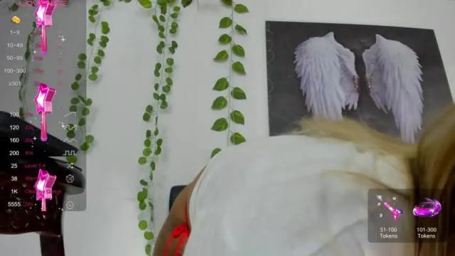 Image 2 of caroline_hall Stream on Chaturbate on 16 months ago