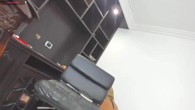 Image 11 of caroline_hall Stream on Chaturbate on 15 months ago