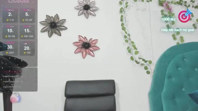 Image 4 of caroline_hall Stream on Chaturbate on 13 months ago