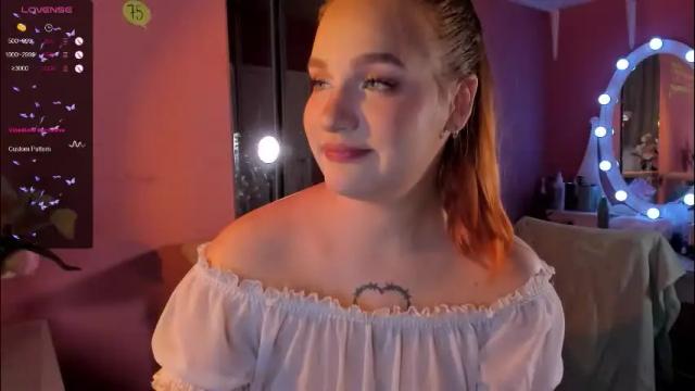 Image 2 of caroline_kiparis Stream on Chaturbate on 1 month ago