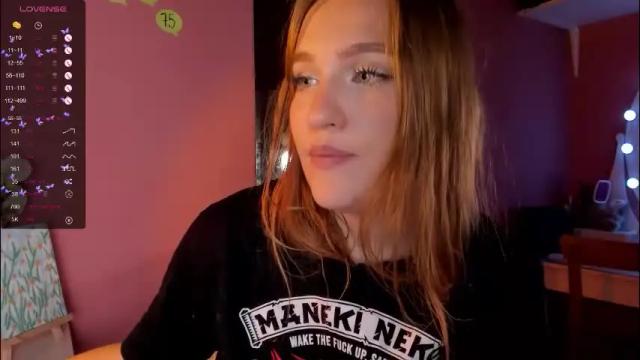 Image 4 of caroline_kiparis Stream on Chaturbate on 29 days ago