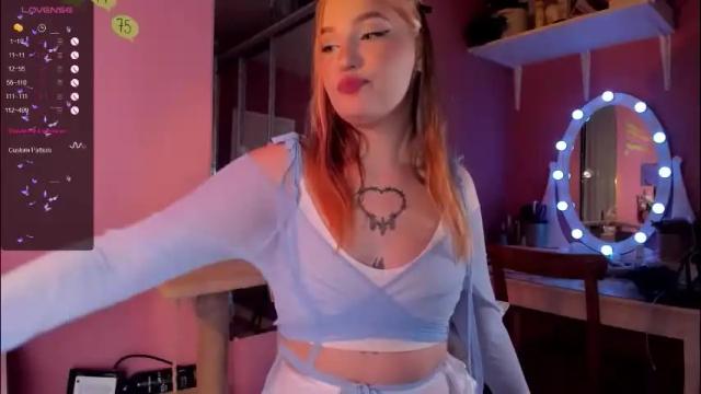 Image 3 of caroline_kiparis Stream on Chaturbate on 24 days ago