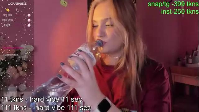 Image 2 of caroline_kiparis Stream on Chaturbate on 1 month ago