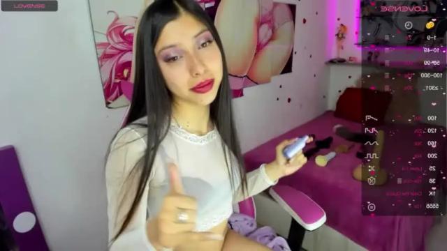 Image 3 of caroline_lenox Stream on Chaturbate on 15 months ago