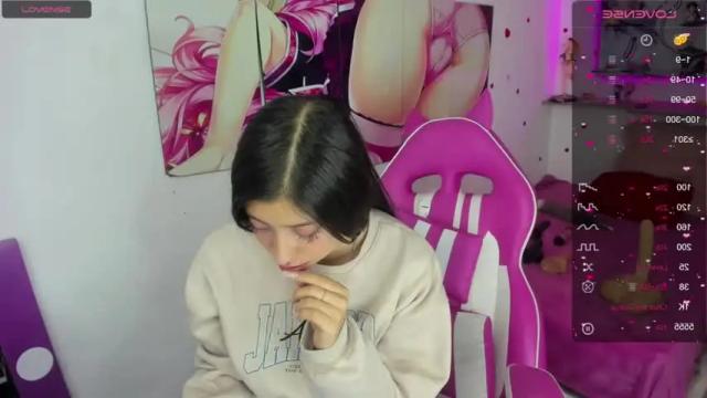 Image 6 of caroline_lenox Stream on Chaturbate on 15 months ago
