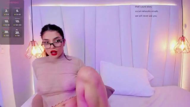 Image 3 of carolinealish Stream on Chaturbate on 25 months ago