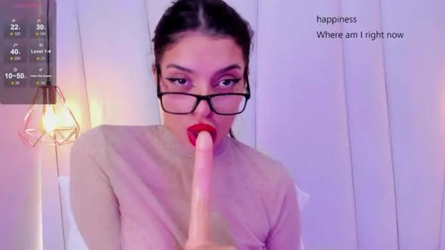 Image 4 of carolinealish Stream on Chaturbate on 25 months ago