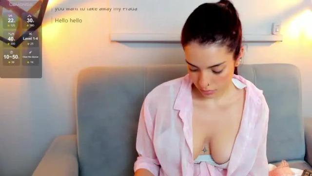 Image 2 of carolinealish Stream on Chaturbate on 9 months ago