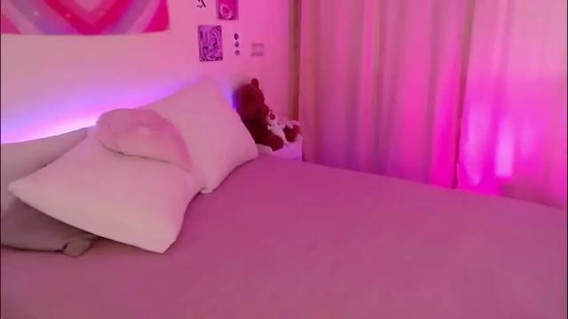 Image 2 of carolineamber Stream on Chaturbate on 1 month ago