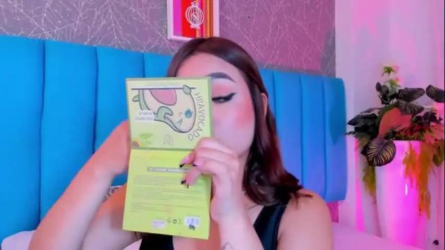 Image 3 of carolineegarcia Stream on Chaturbate on 4 days ago