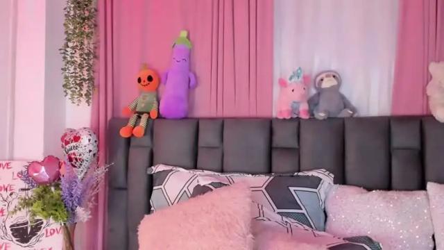 Image 6 of carolinejones23 Stream on Chaturbate on 20 months ago