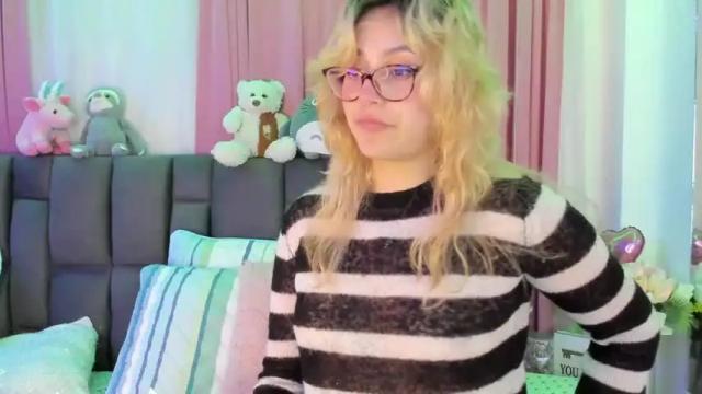 Image 10 of carolinejones23 Stream on Chaturbate on 14 months ago