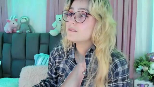 Image 7 of carolinejones23 Stream on Chaturbate on 20 months ago