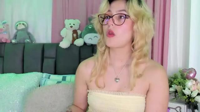 Image 6 of carolinejones23 Stream on Chaturbate on 20 months ago