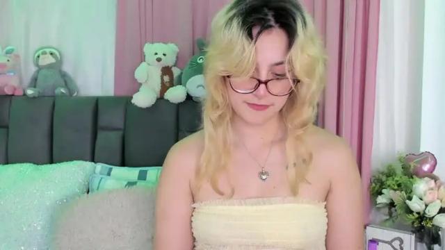Image 7 of carolinejones23 Stream on Chaturbate on 20 months ago