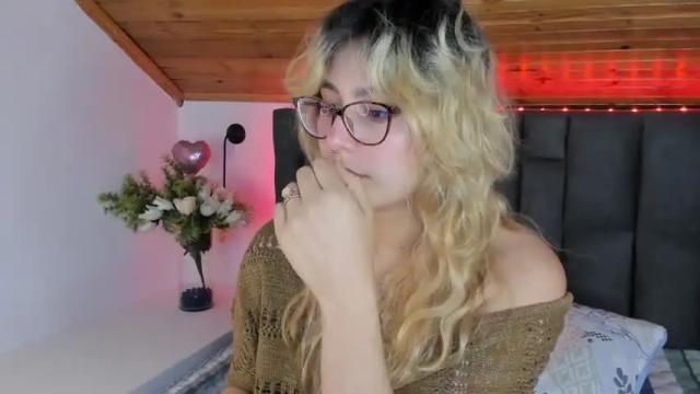 Image 3 of carolinejones23 Stream on Chaturbate on 13 months ago