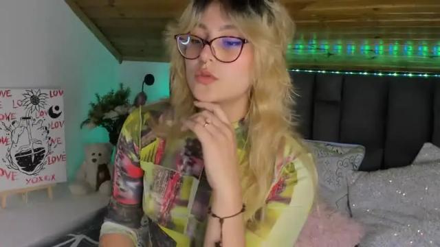 Image 10 of carolinejones23 Stream on Chaturbate on 13 months ago
