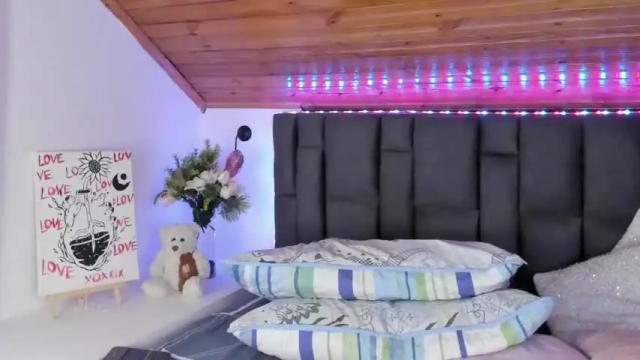 Image 4 of carolinejones23 Stream on Chaturbate on 13 months ago