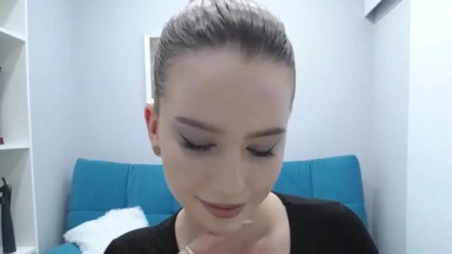 Image 3 of carolinelindberg Stream on Chaturbate on 19 months ago