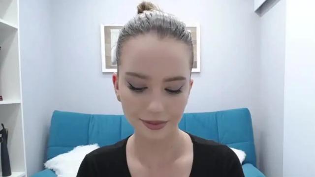 Image 6 of carolinelindberg Stream on Chaturbate on 19 months ago