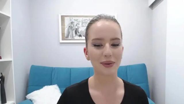 Image 7 of carolinelindberg Stream on Chaturbate on 19 months ago