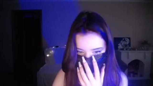 Image 10 of carolinelindberg Stream on Chaturbate on 19 months ago