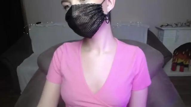 Image 12 of carolinelindberg Stream on Chaturbate on 19 months ago